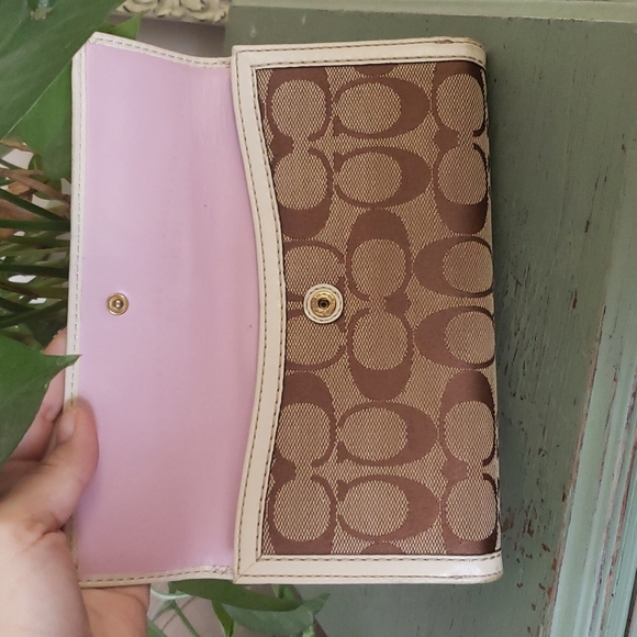 Coach Monogram Twist Lock Clutch Wallet - Picture 4 of 8